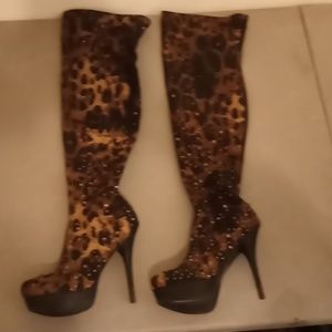 High heel boot leopard print
